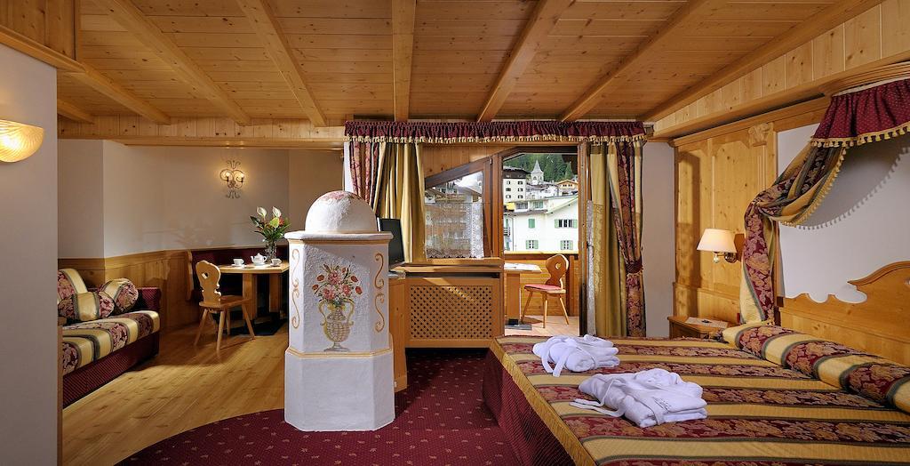Hotel La Perla Canazei Pokoj fotografie